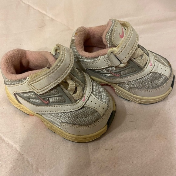 Nike Baby Sneakers size 2C (FL) - Picture 1 of 12